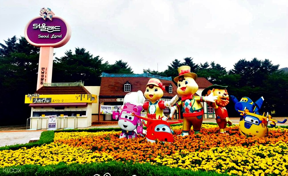 Seoul Land Theme Park is a multi-themed park built within the beautiful mountains in Gwacheon, South Korea. It has all exciting rides, festivals, & facilities.