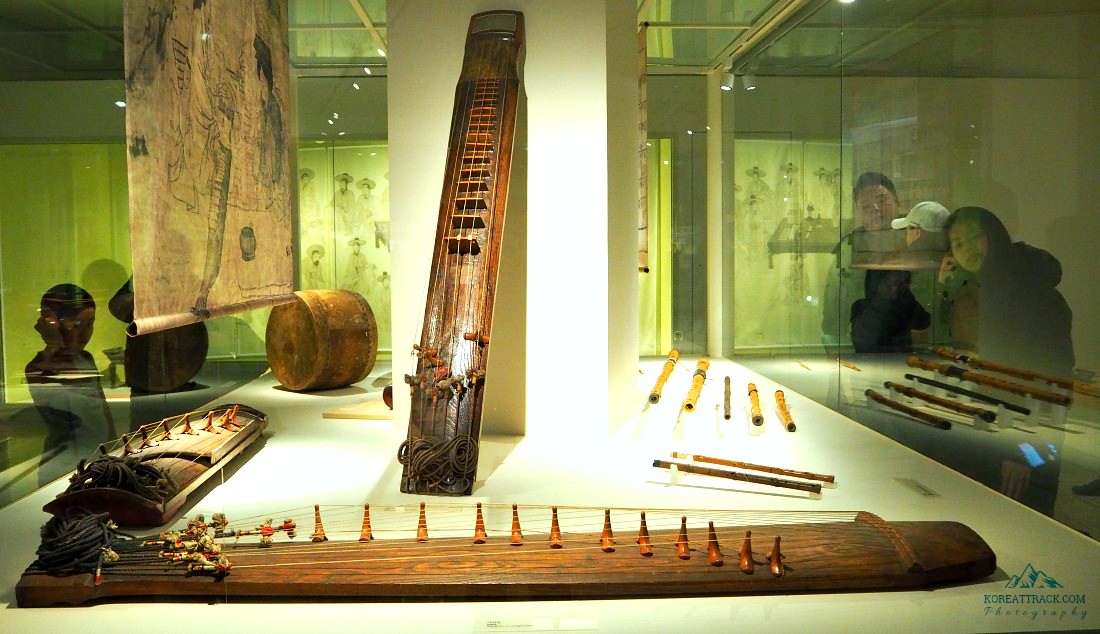 folk-museum-gayageum-musical-instrument