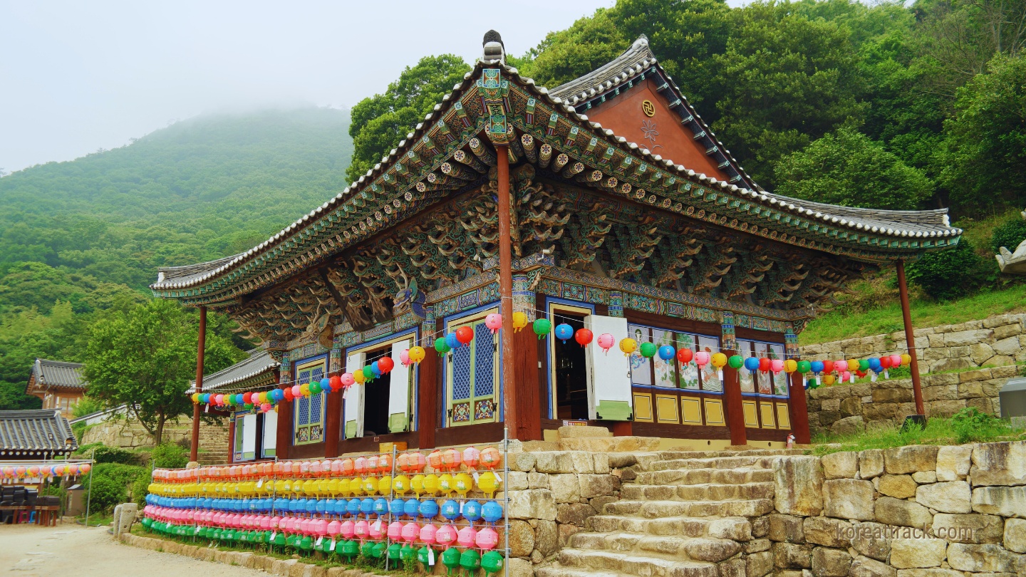baengnyeonsa-temple-dharma-hall