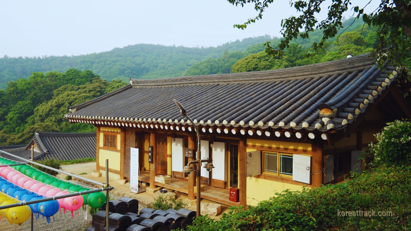 baengnyeonsa-temple-office-hall