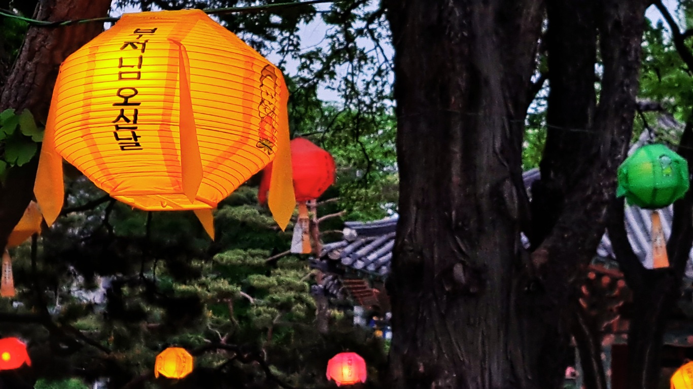 beollat-hanji-village-buddhist-lantern