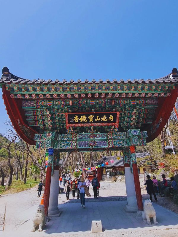 bogyeongsa-temple-two-pillars-gate-view
