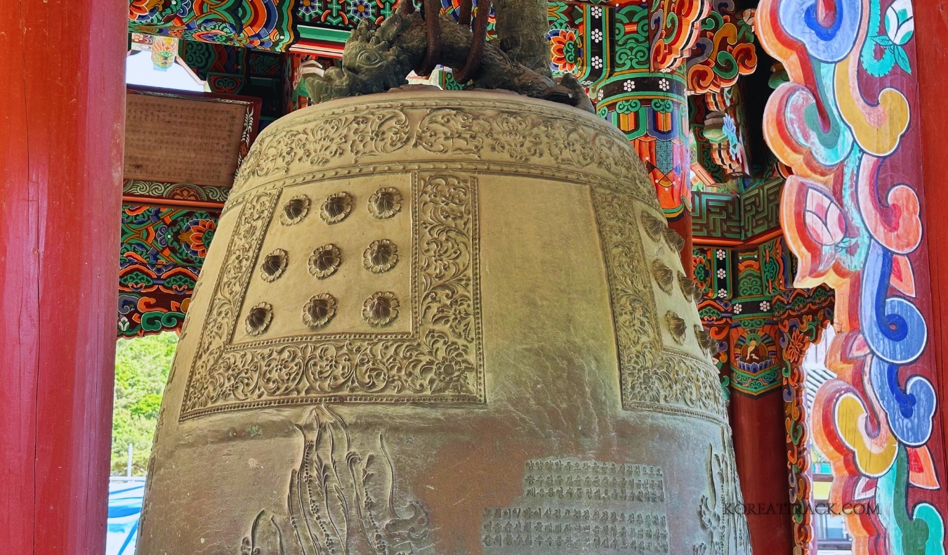 bomunsa-temple-ganghwado-bell-closeup-upper-view