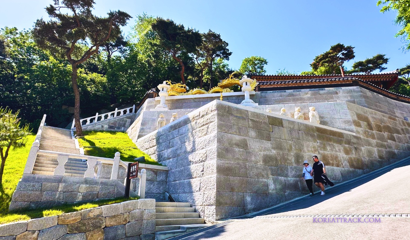 bomunsa-temple-ganghwado-dragon-king-wide-structure-base-view