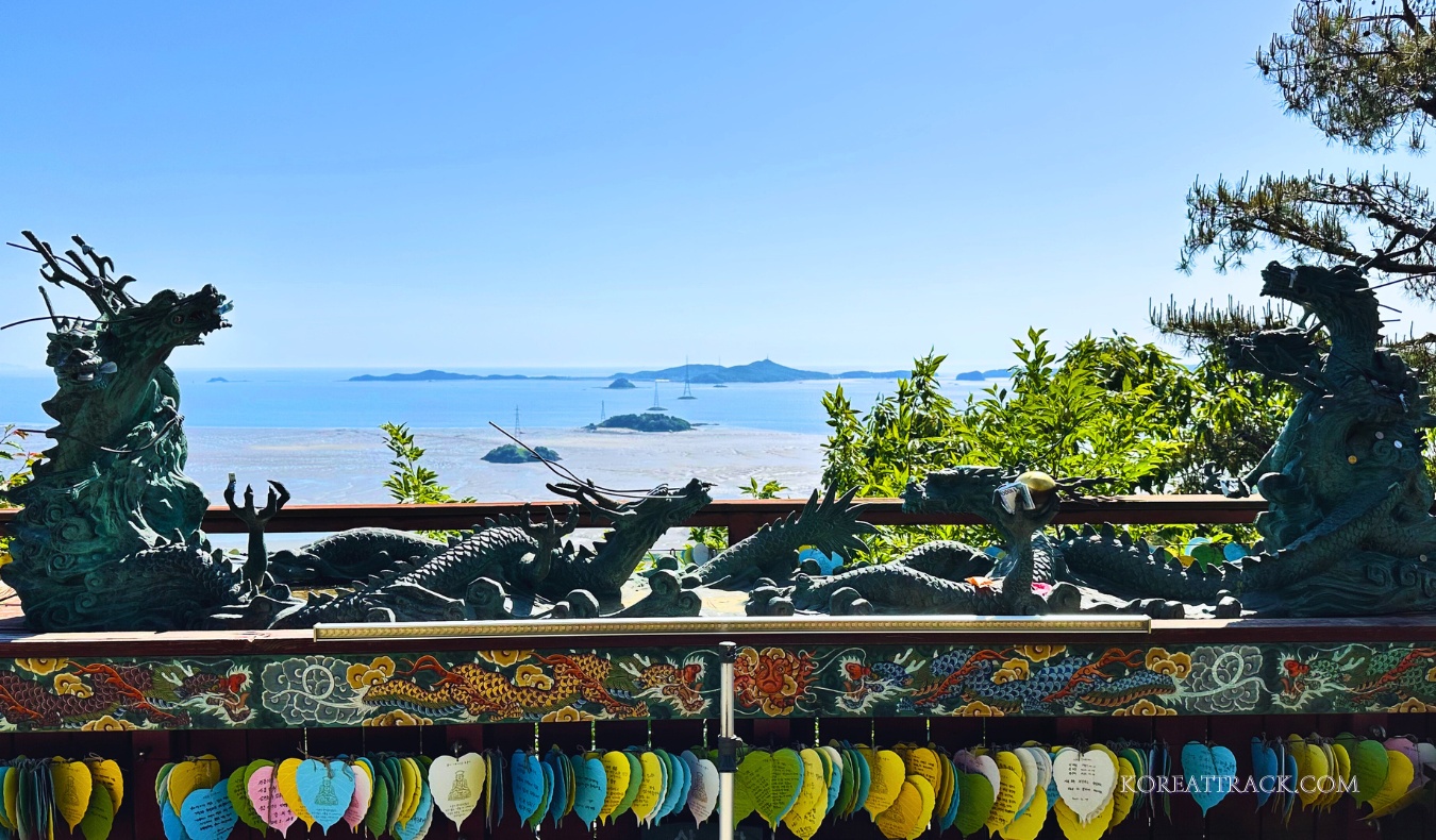 bomunsa-temple-ganghwado-dragon-sculptures-sea-view