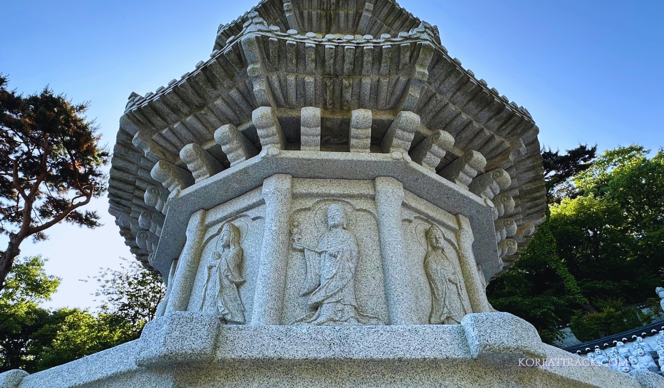 bomunsa-temple-ganghwado-eobaeknahan-pagoda-figures-view