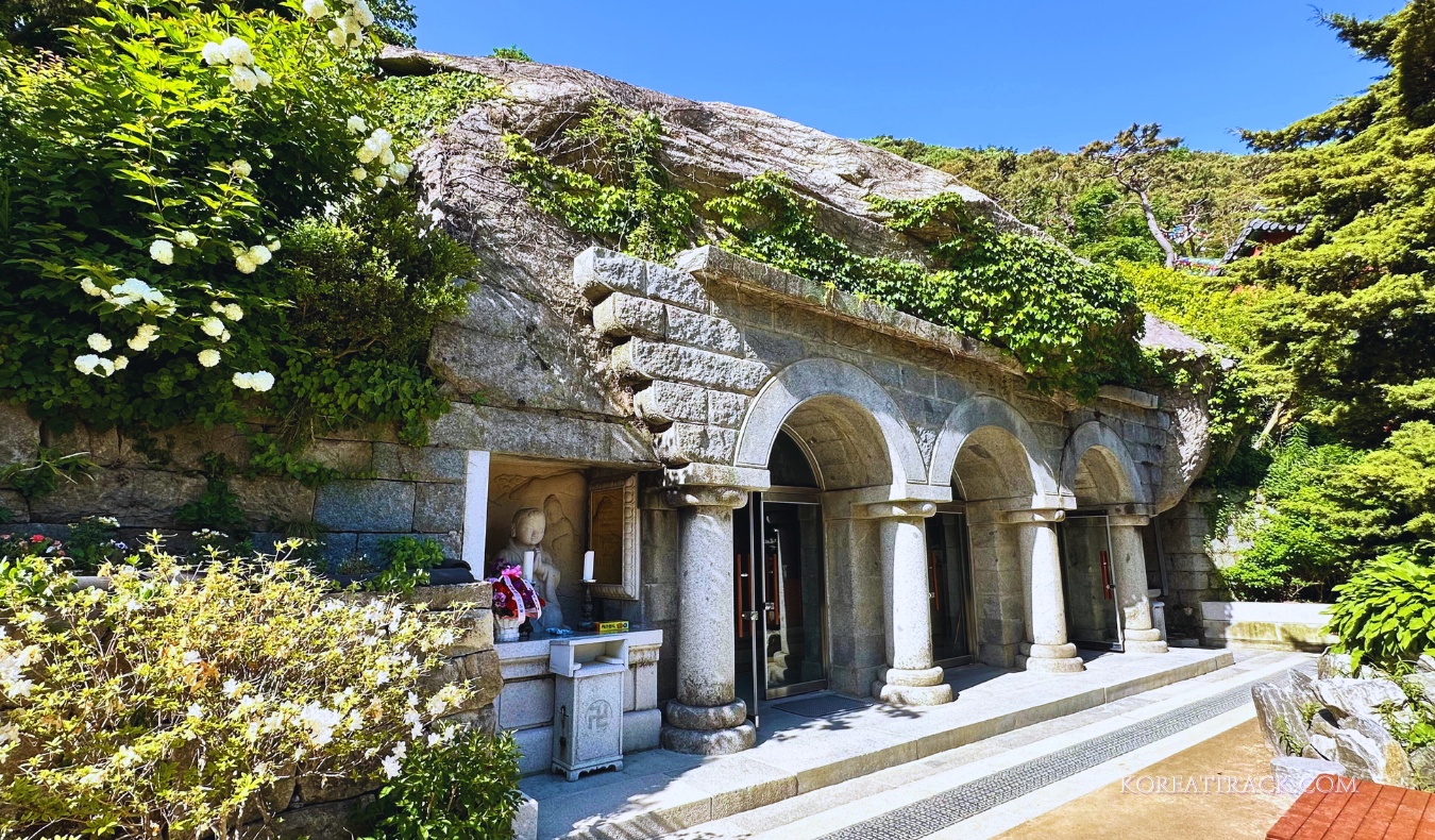 bomunsa-temple-ganghwado-grotto-wide-view