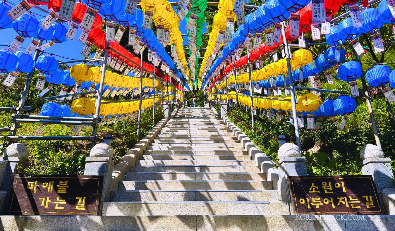 bomunsa temple steps to buddha sculpture