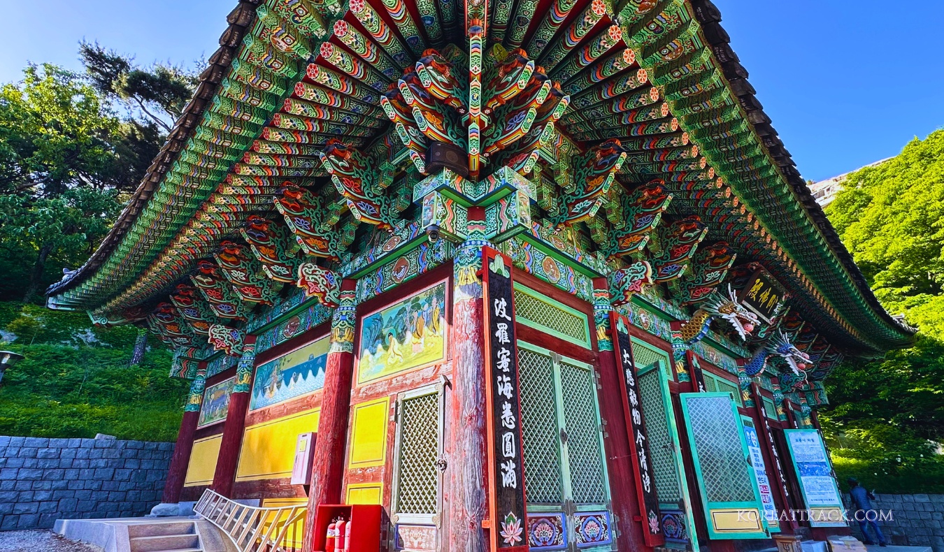 bomunsa-temple-ganghwado-wabuljeon-left-corner