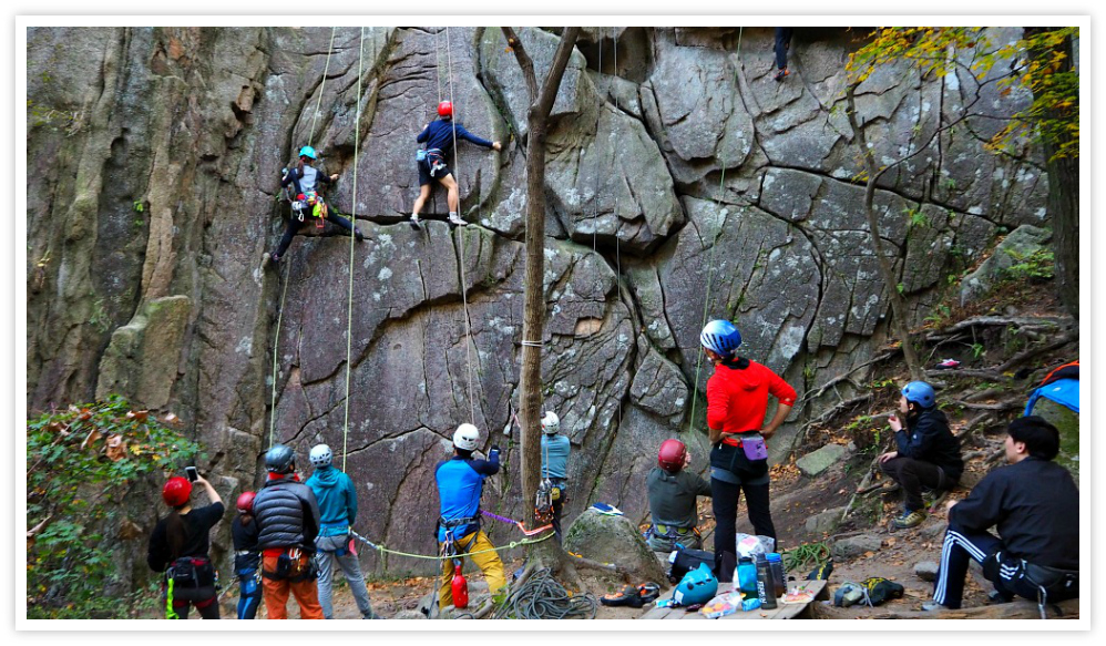 bukhansan-mountain-climbing