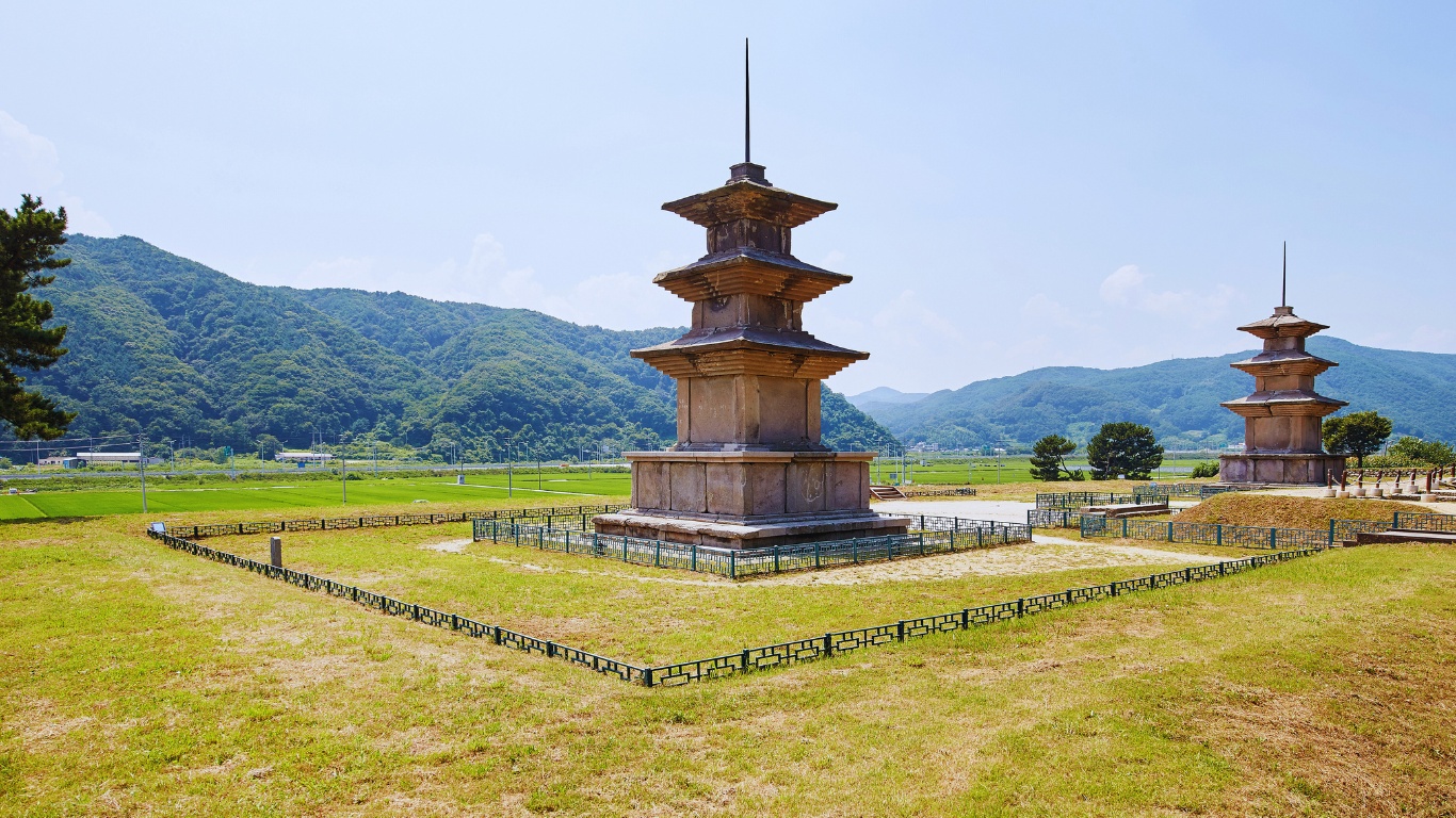 gameunsa-temple-site-two-pagoda-corner-view