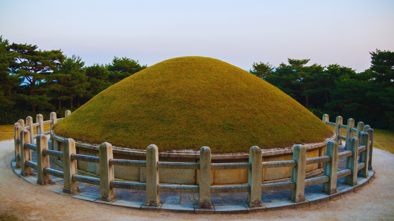 general kim yusin tomb back view