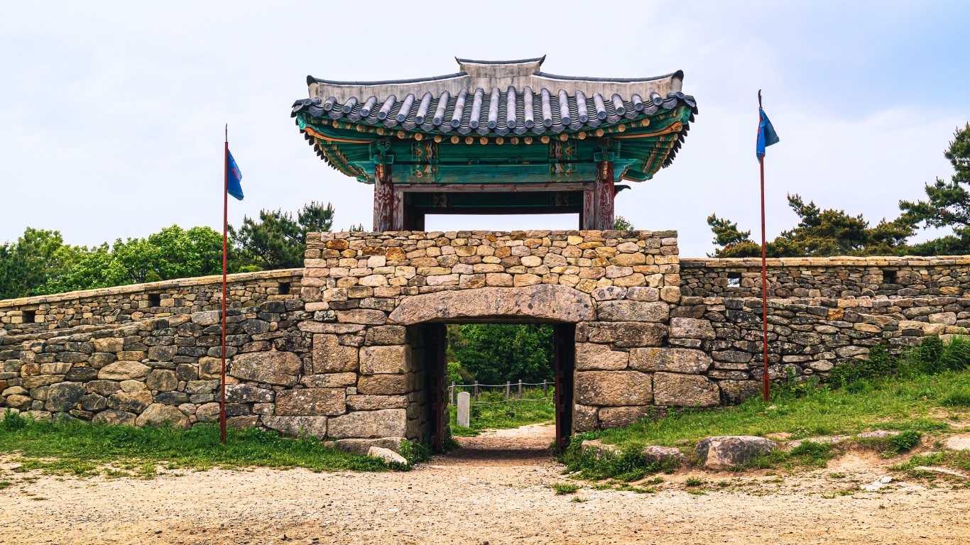 geumjeongsan-mountain-busan-sanseong-gate