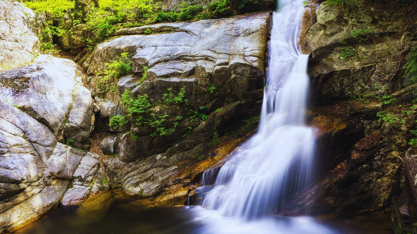 guryong falls in jirisan national park