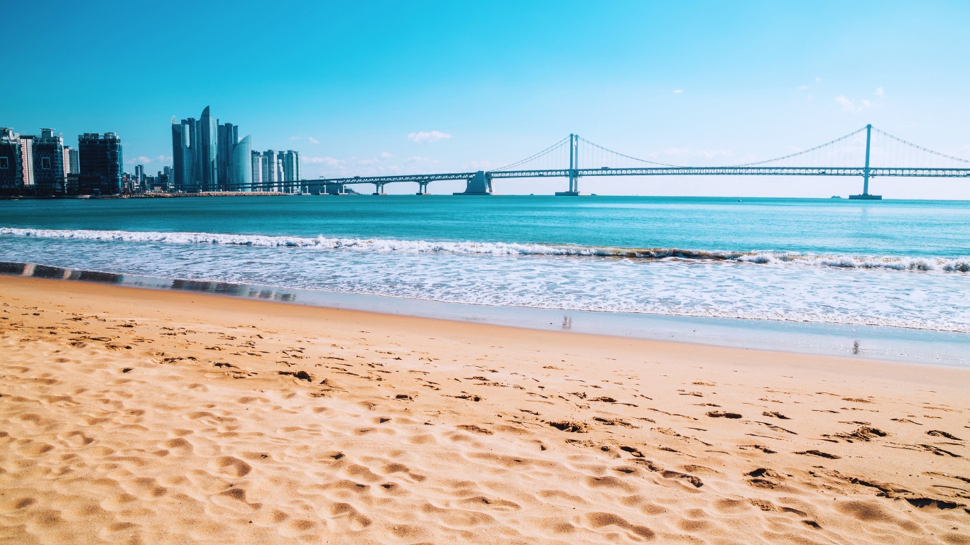 gwangan-bridge-busan-beach-sand-view