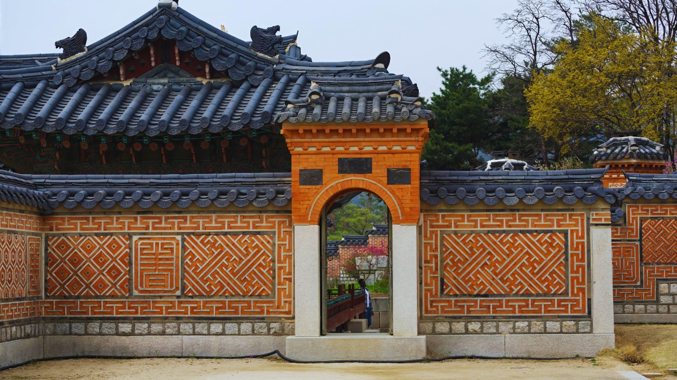 amisan gate behind gyotaejeon
