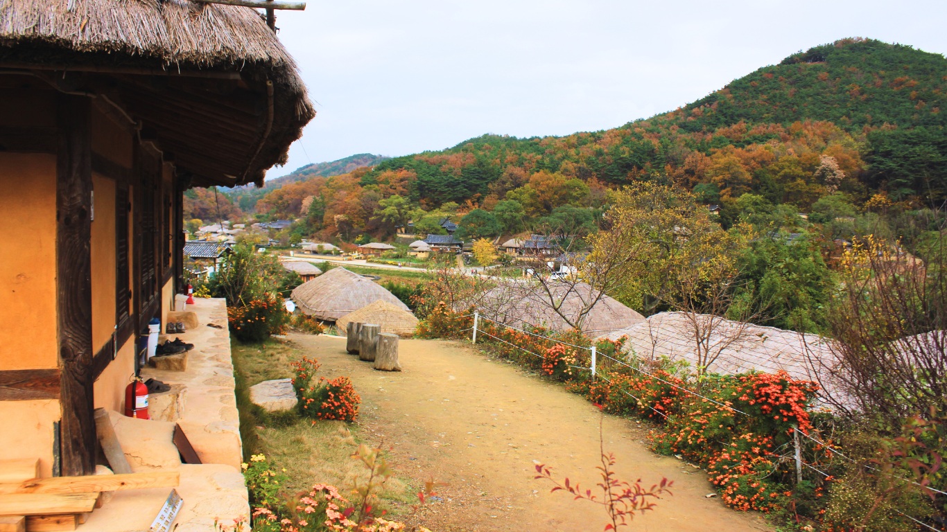hahoe-yangdong-traditional-korean-village-flowers-houses