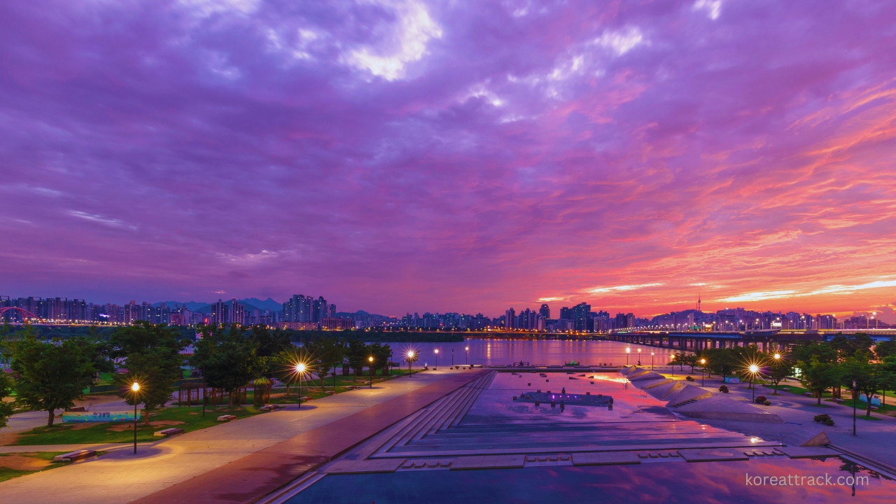 han river water park evening view