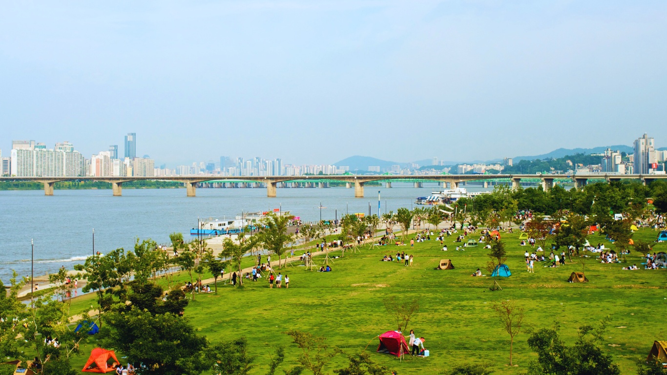 hangang-riversidae-park-people-camping-summer-tents