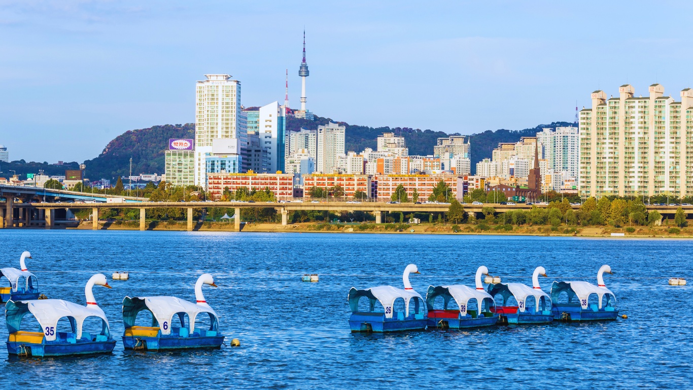 hangang-riversidae-park-water-activities-duck-ride