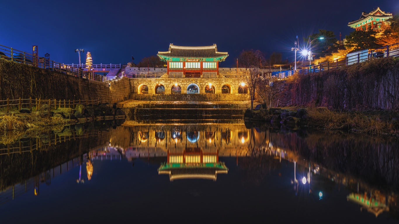 hwahongmun gate suwon city