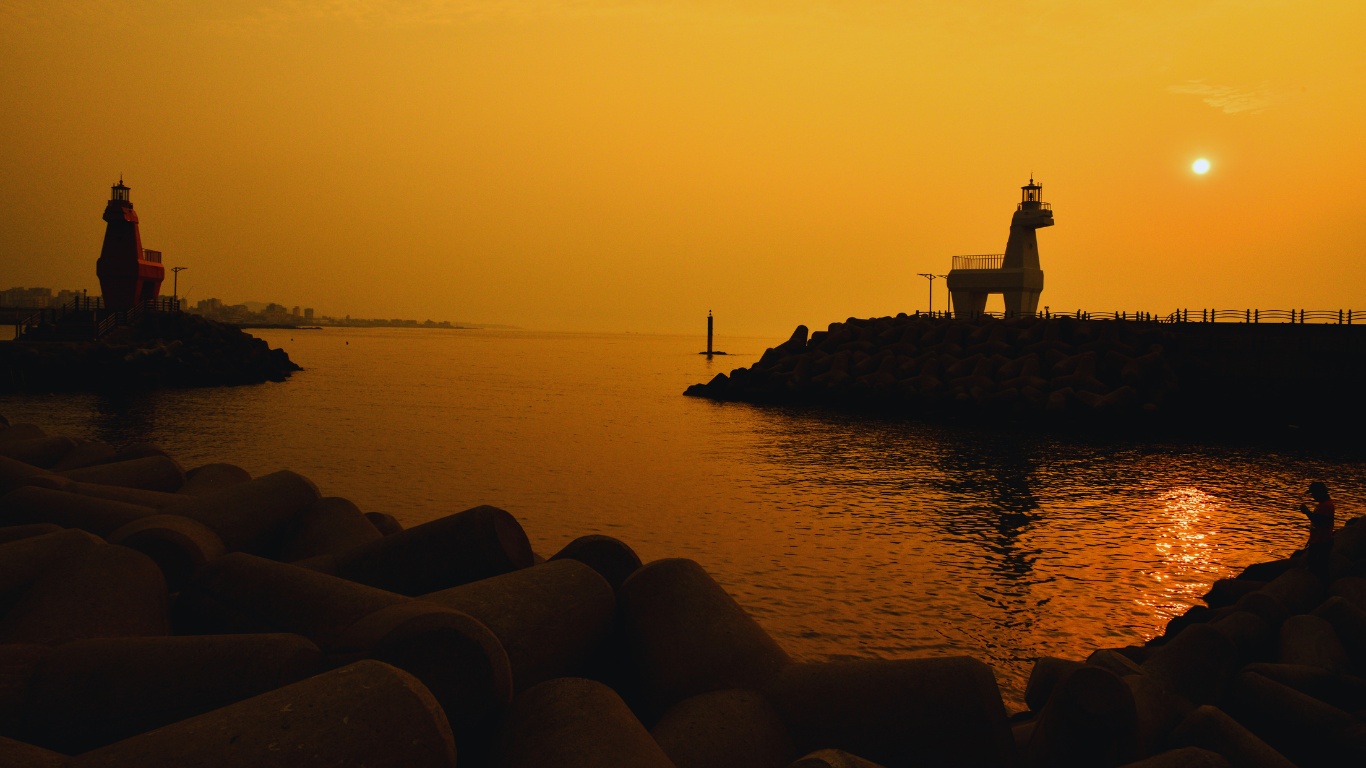 iho-tewoo-beach-jeju-sunset-watchtower