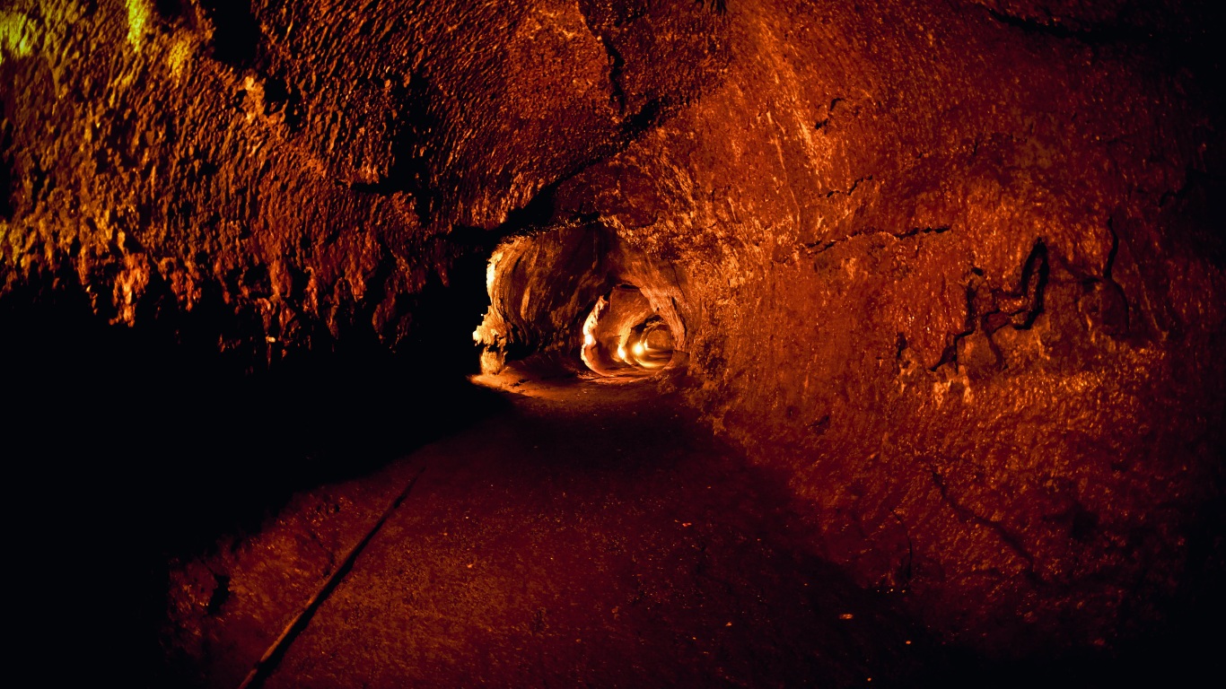 eju-lava-tubes-tunnel-2