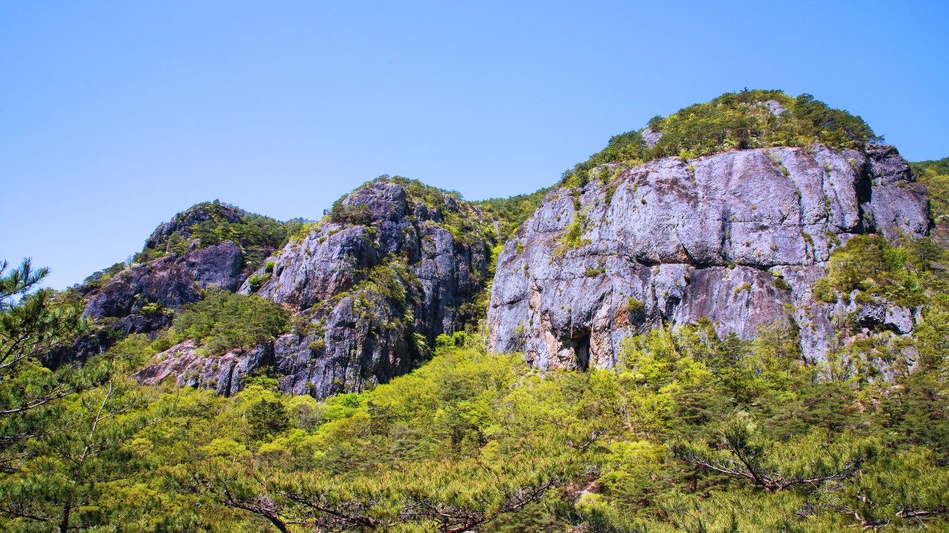 juwangsan-national-park-3-rocky-mountains