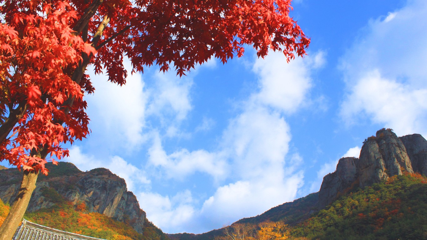 juwangsan-national-park-autumn-mountain-view