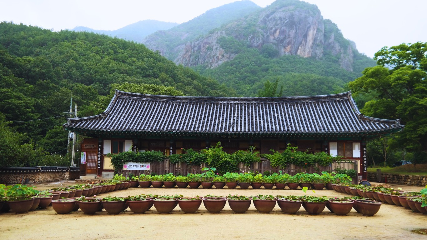 daejeonsa temple juwangsan park