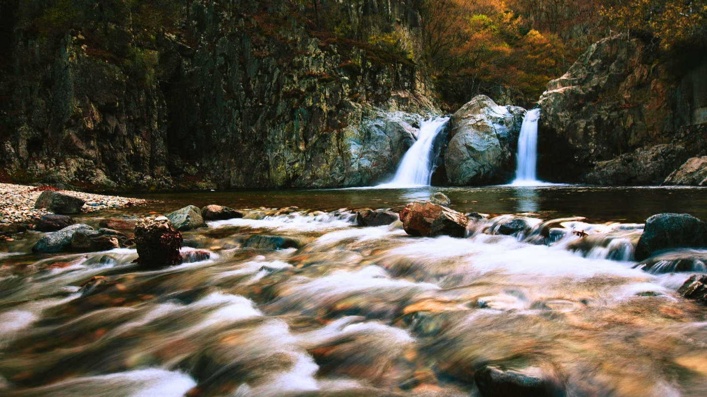 naeyeonsan-two-waterfalls