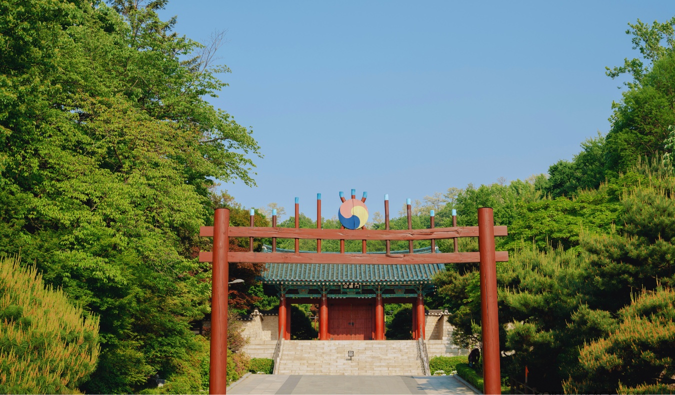 nakseongdae-park-entrance-gate-view