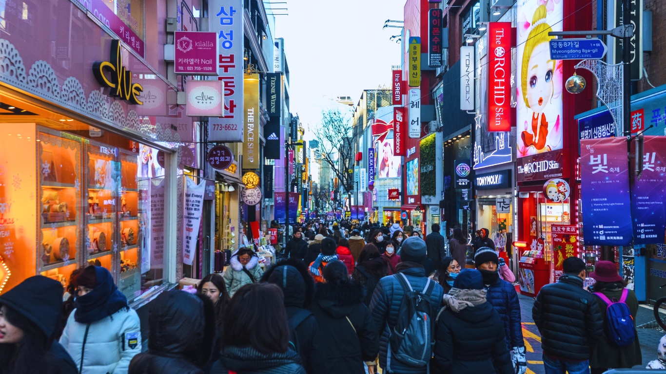 namdaemun market street shops shoppers people