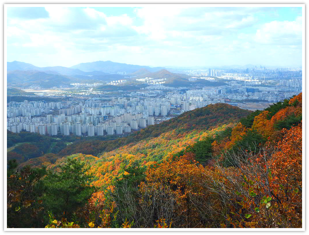 Gyeonggi Province Attractions provides quick information and links on tourist destinations of Gyeonggi-do. You can explore its nature, festivals, history, etc.