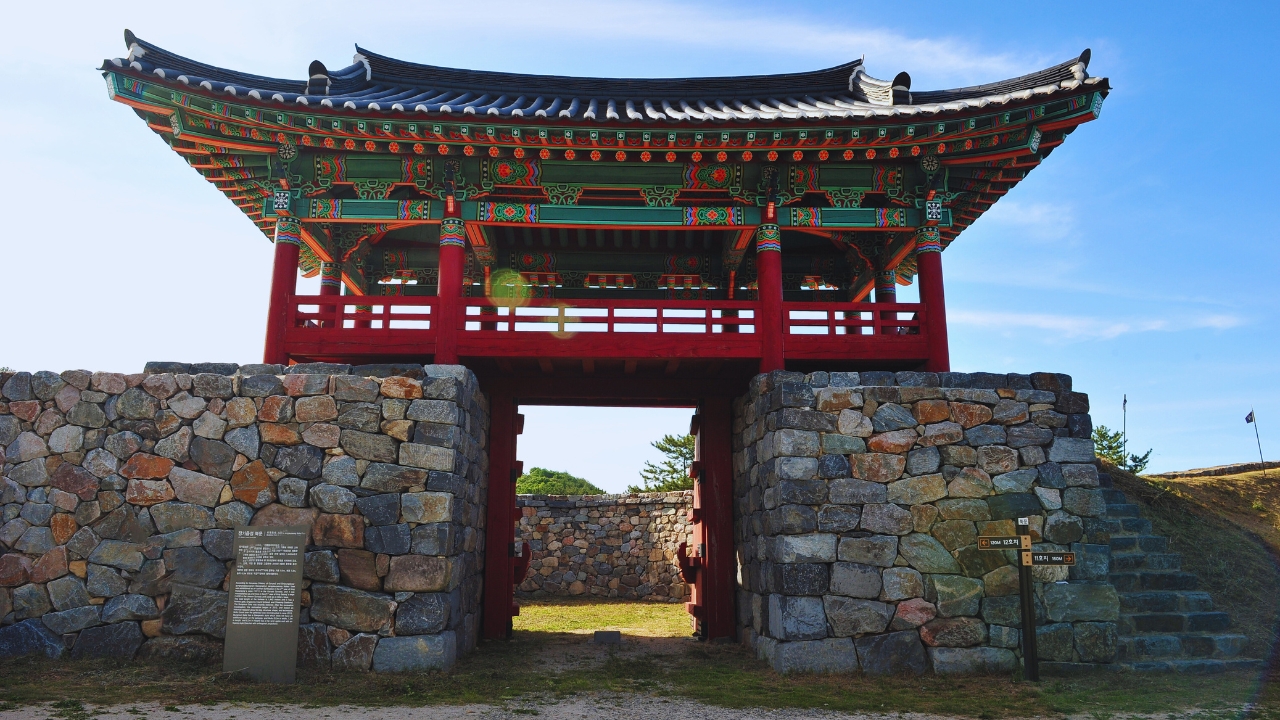 pohang-janggi-eupseong-fortress-gate-watch-pavilion