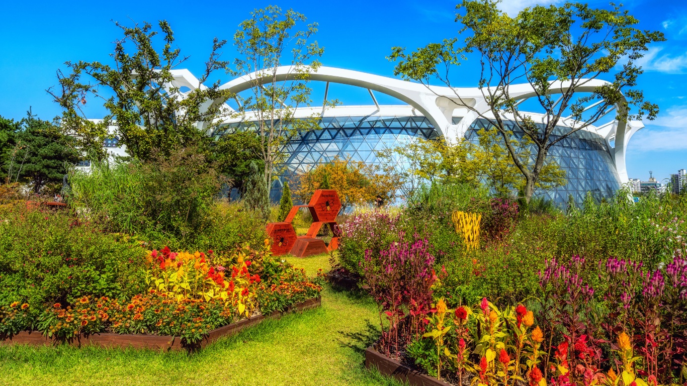 seoul-botanic-garden-flowers-building-view