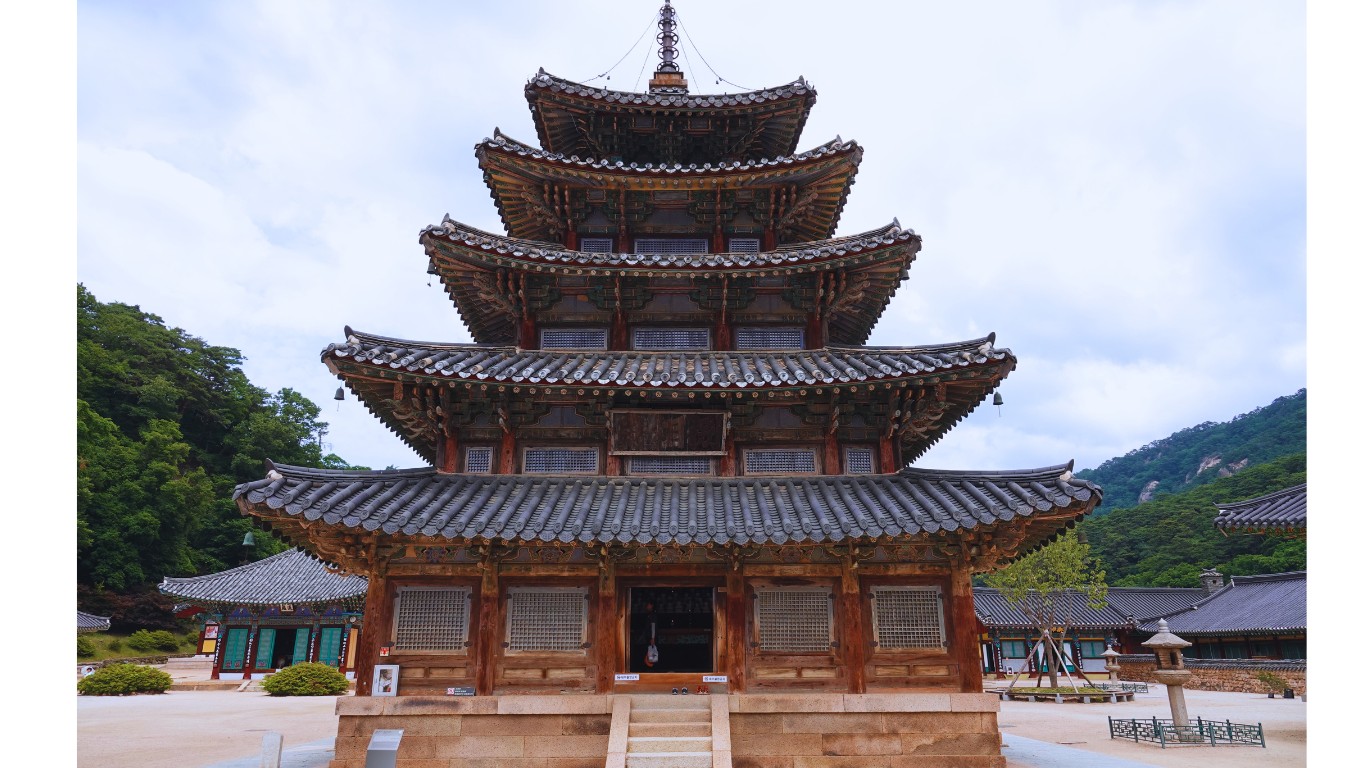 songnisan-national-park-beopjusa-temple-frontal-view