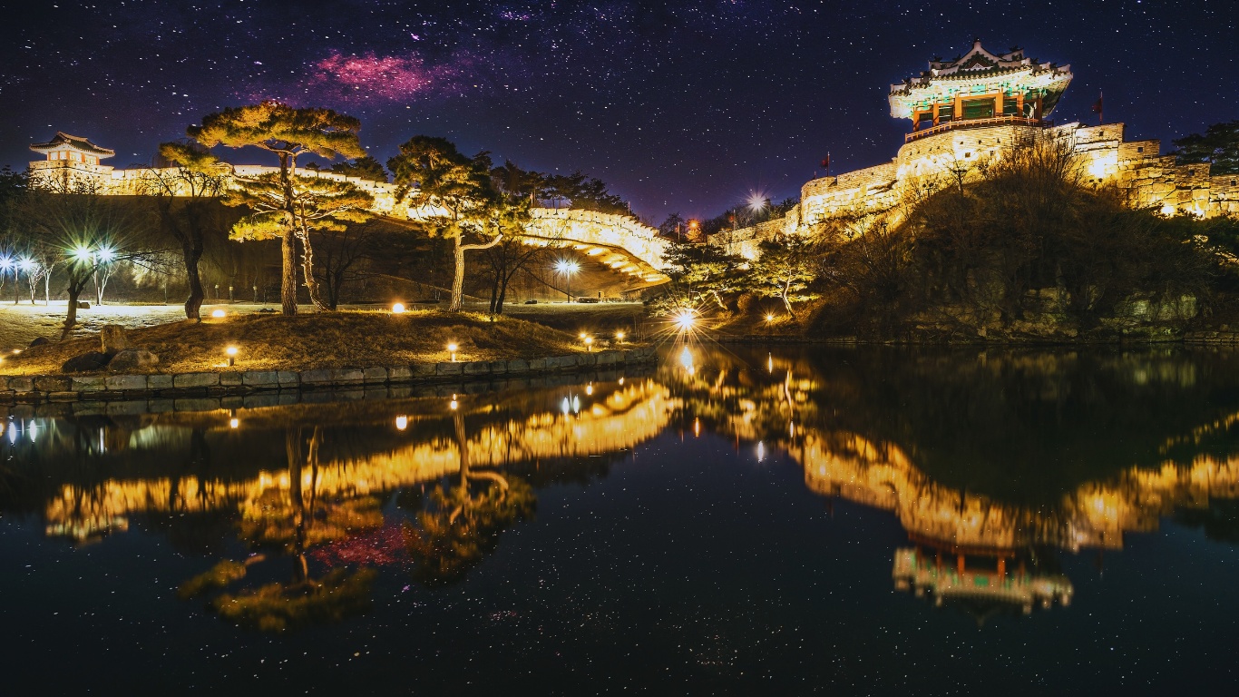 suwon-travel-attractions-hwaseong-fortress-pond-reflection