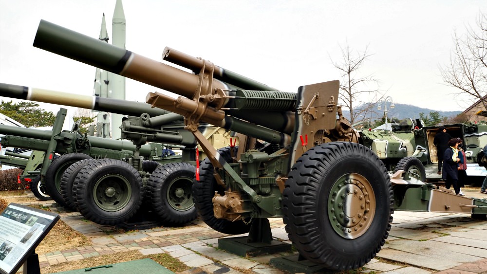 war-memorial-cannons