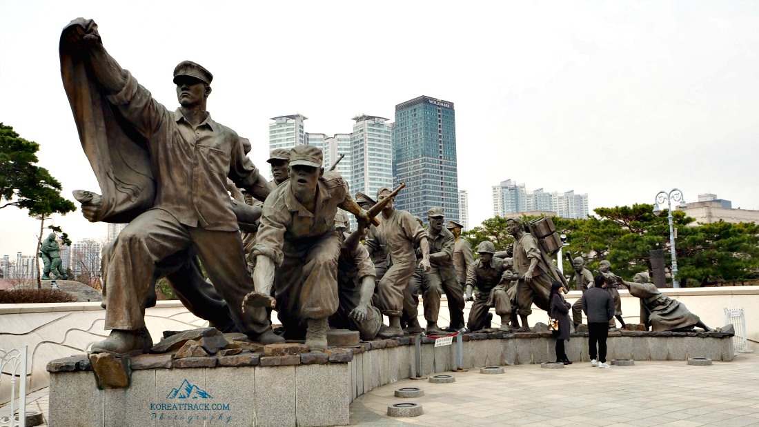 war-memorial-statues-2-P3096406