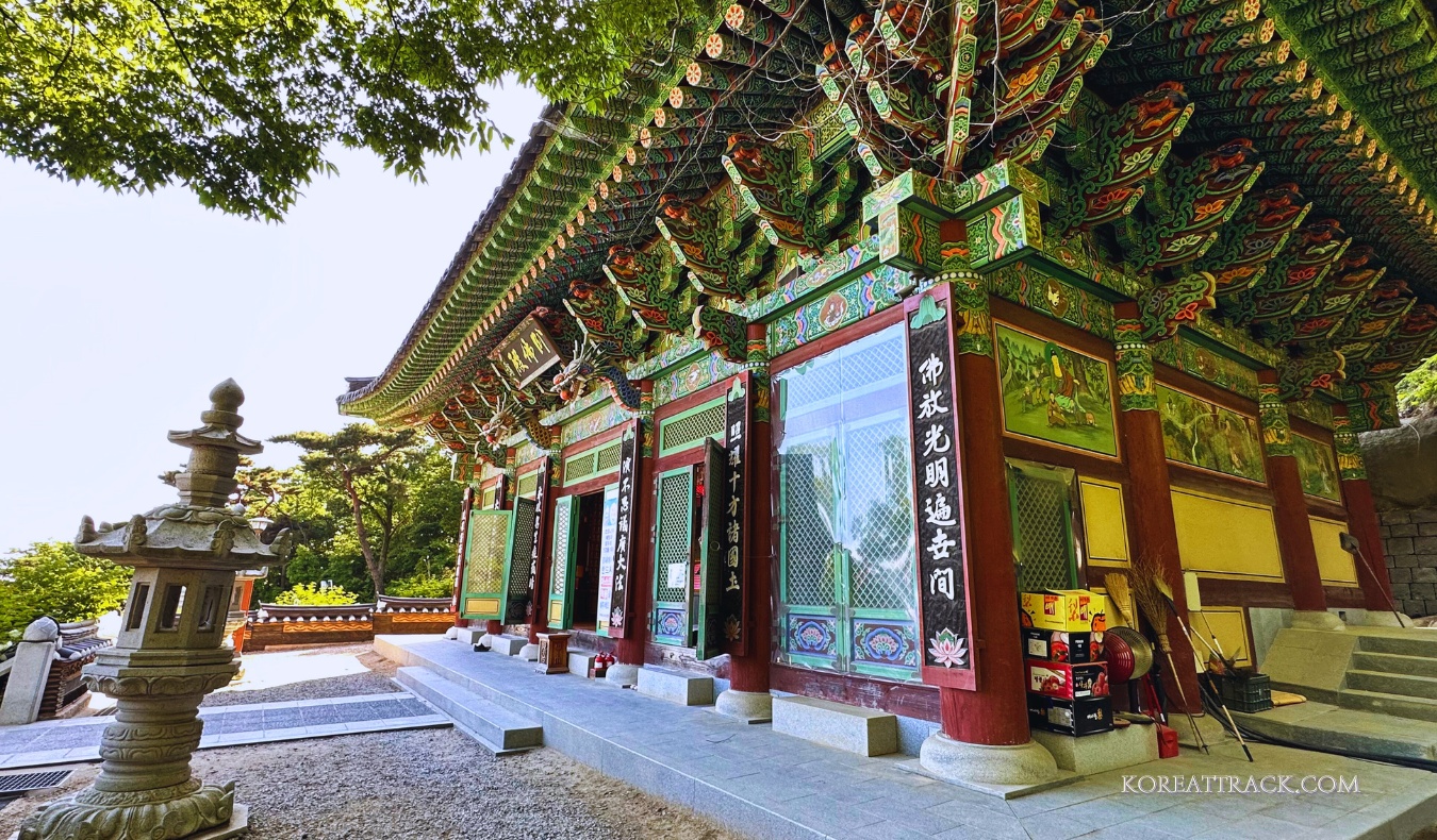 bomunsa-temple-ganghwado-wabuljeon-rightside-view