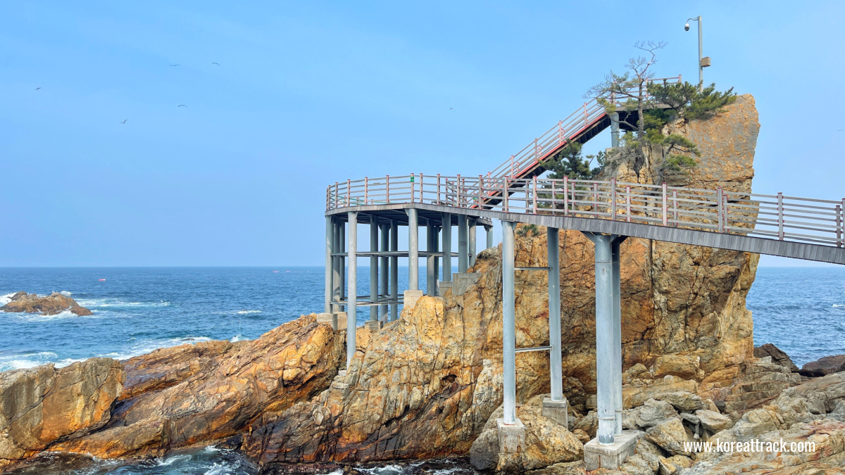 chotdae-bawi-rock-viewpoint