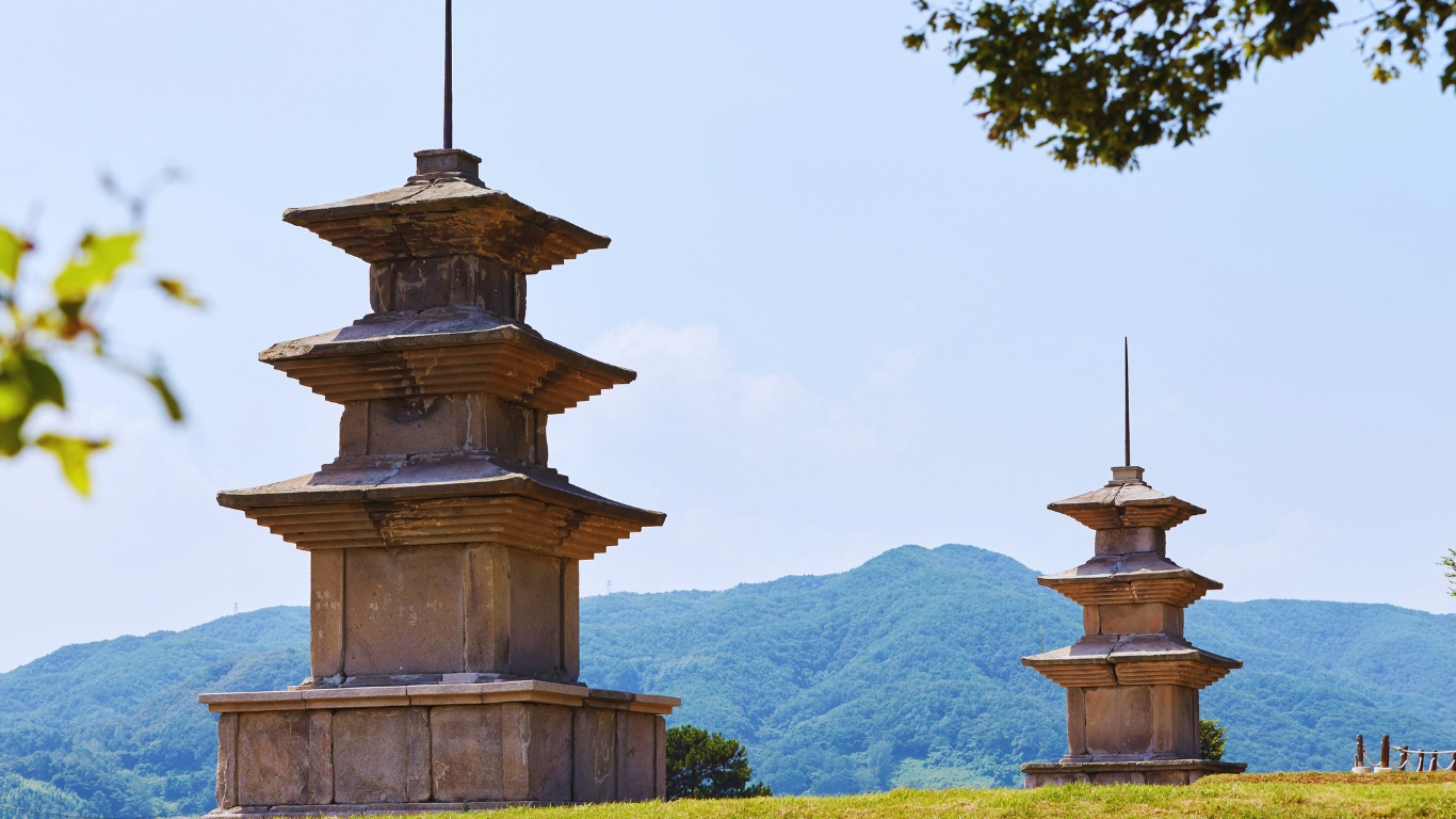 gameunsa-temple-site-two-pagodas-view