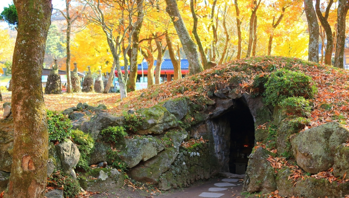 gwaneumsa-temple-jeju-island-cave-view