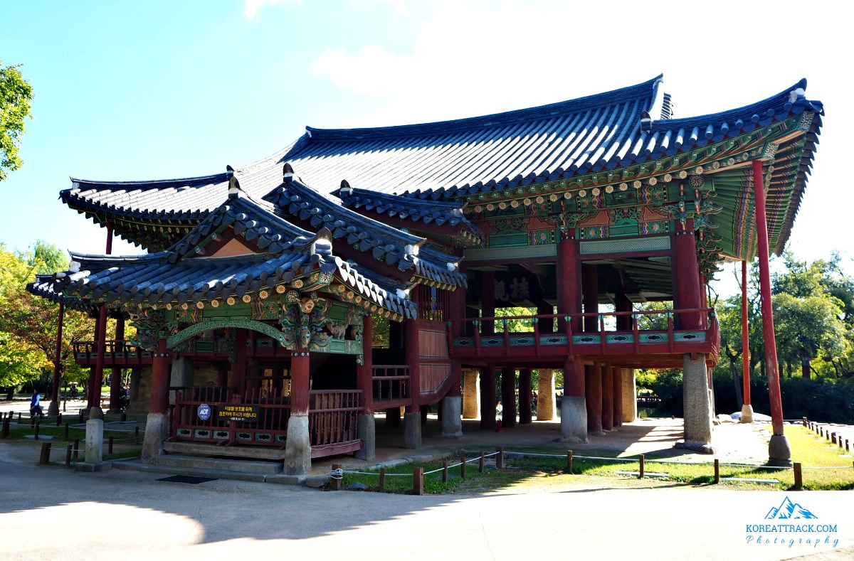 Gwanghallu Pavilion is very famous throughout Korea. It is both historical and legendary. This is where the love story behind Namwon City begins.