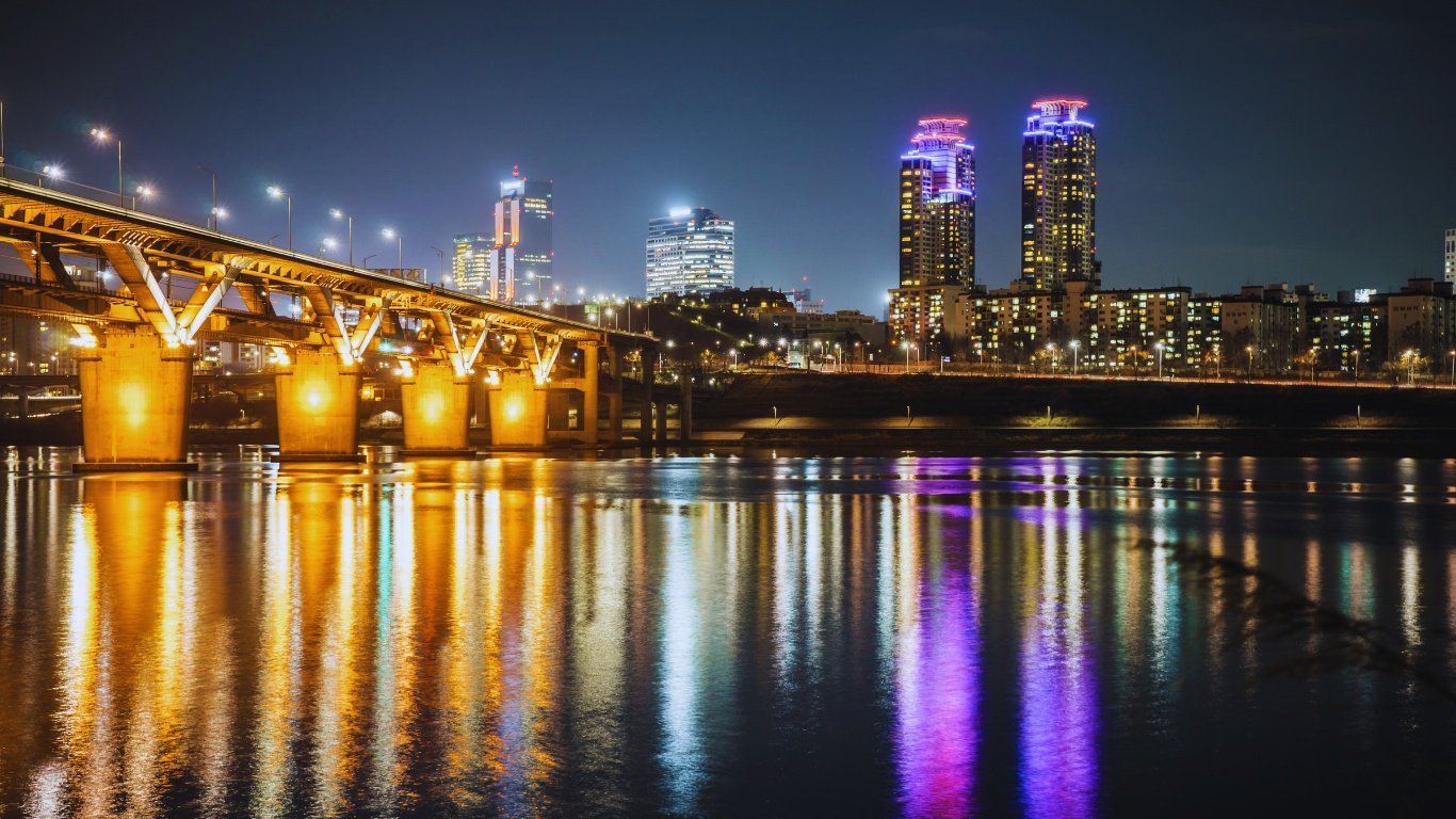 hangang-riversidae-park-bridge-evening-light-view