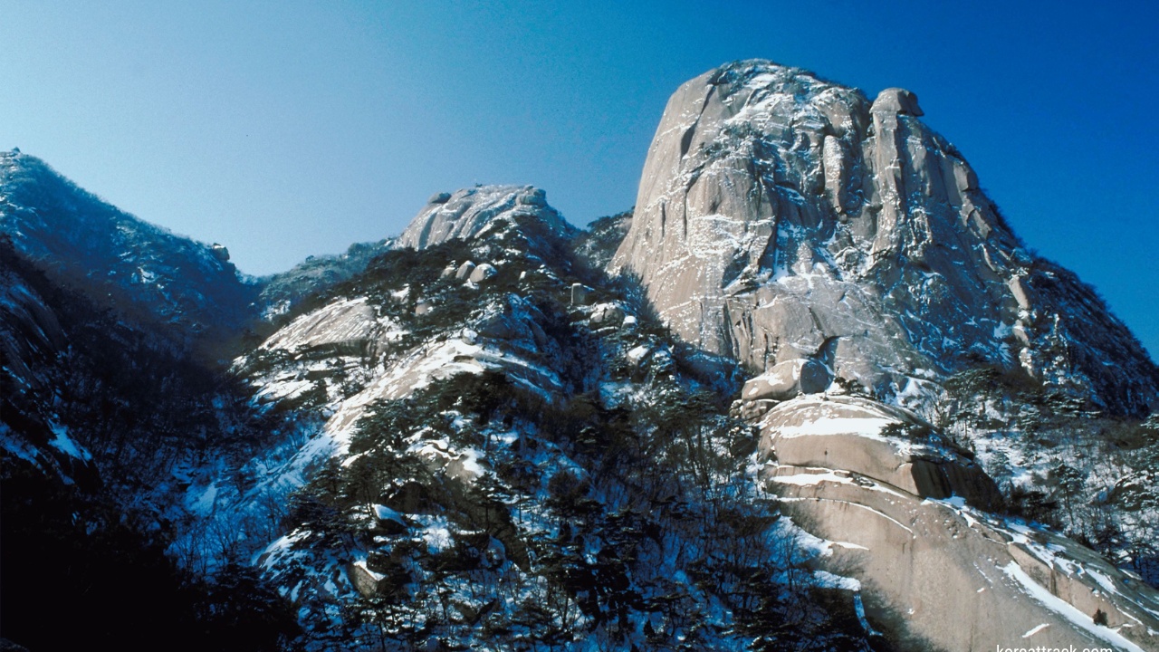 insubong-peak-bukhansan-national-park-icy-view