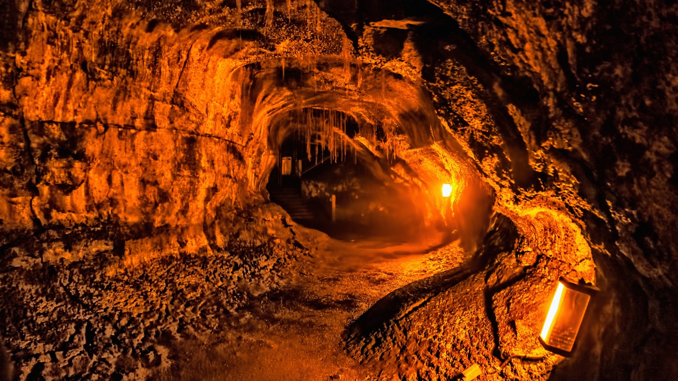 jeju-lava-tubes-tunnel-3