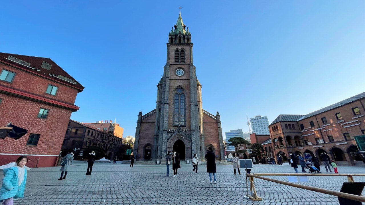 myeongdong-cathedral-foreground-frontview