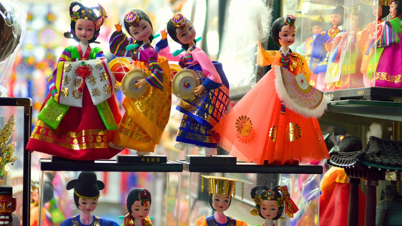 namdaemun market korean dolls in hanbok